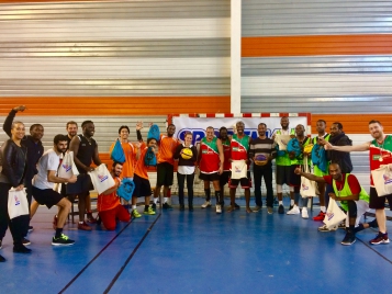 Les participants au tournoi avec leurs récompenses - Photo : Sport Event Corporation